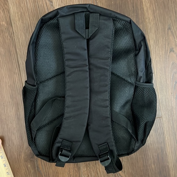 NWT Mario Brothers & Friends back pack mesh side pockets Zipper - Picture 6 of 10